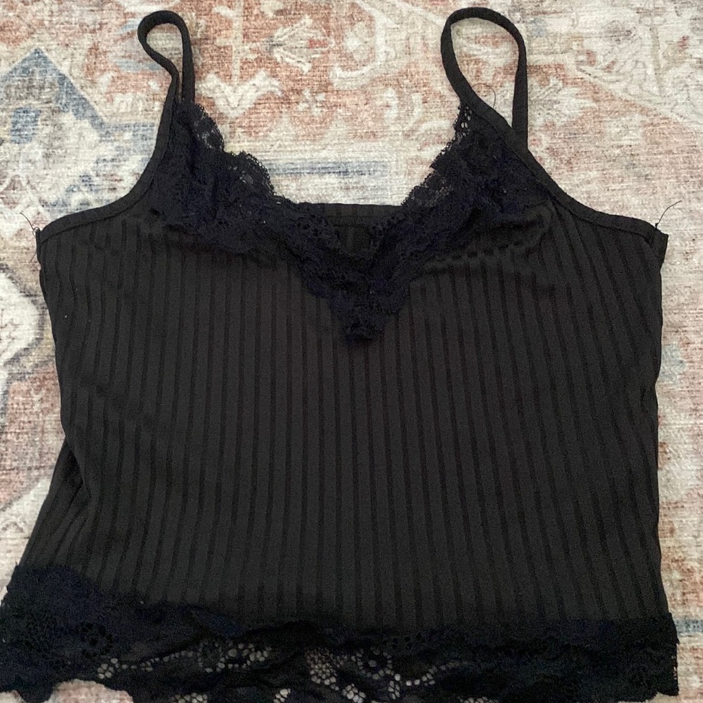 black crop top tank top